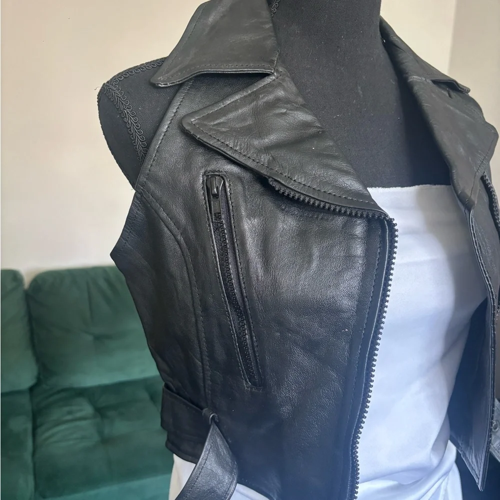 Hot Leather Cropped Black Leather Vest - Picture 2 of 10